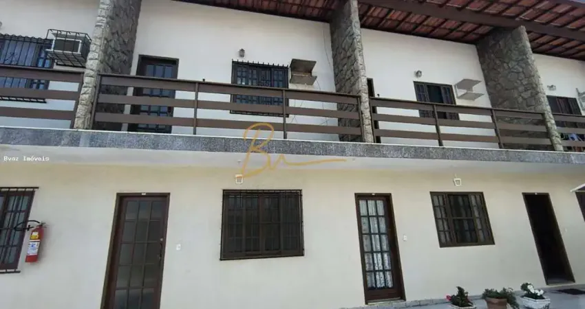 Casa em condomínio para locação em cabo frio, jardim excelcior, 2 dormitórios, 2 banheiros, 1 vaga