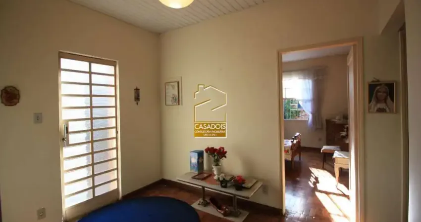 Casa &#224; Venda com 3 Quartos e 2 Vagas no Sumaré - SP, a 450m da Estação Sumaré do Metrô e da Av Dr. Arnaldo