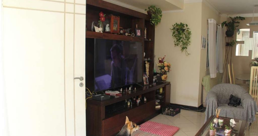 CASA &#192; VENDA COM 170M&#178; 4 QUARTOS 3 VAGAS E QUINTAL NA SA&#218;DE
