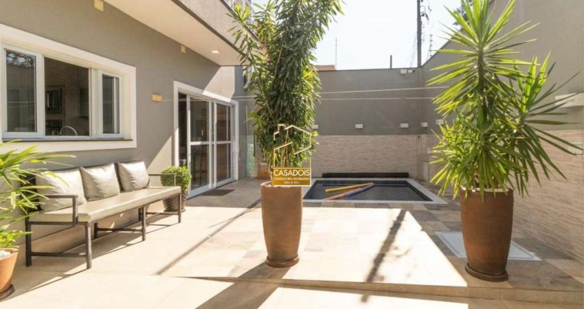 Lindo sobrado &#224; venda com 3 suítes, piscina, espaço gourmet e 3 vagas no bairro Mirandópolis