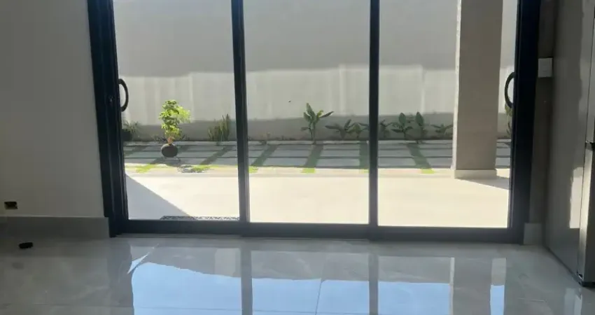 Imóvel novo em condomínio fechado, novo sem móveis , lugar arborizado, com 4 suítes , piscina