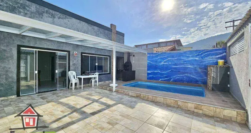 Casa isolada com piscina na quadra da praia  com 3 dormitórios à venda, 250 m² por R$ 784.000  Solemar  Praia Grande SP