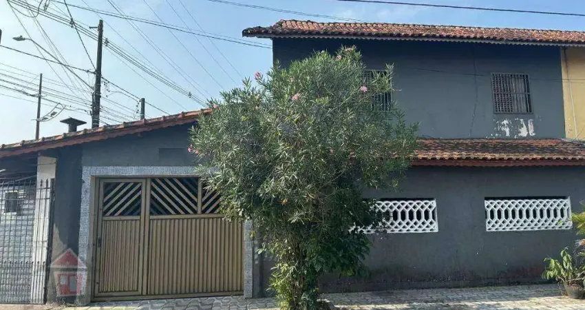 Sobrado com 2 dormitórios sendo 1 suíte à venda por R$ 299.000 - Maracanã - Praia Grande/SP