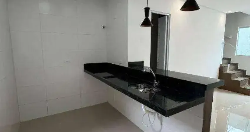 Sobrado novo no lado praia 2 dormitórios sendo 1 suíte por r$320.000 maracanã praia grande sp.