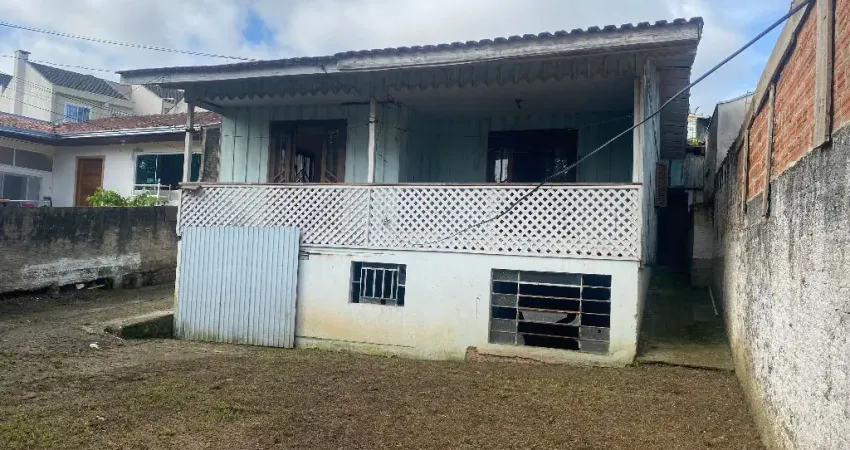 Casa à venda na Rua Diomar David Dalledone Júnior, 93, Uberaba, Curitiba