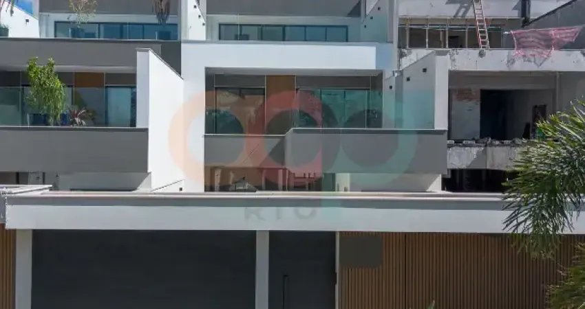 Maravilhosa casa triplex com elevador em condomínio fechado e conceituado da barra da tijuca