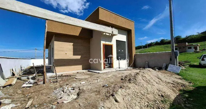 Casa com 03 quartos, sendo 01 suíte em condomínio próximo ao Centro de Maricá