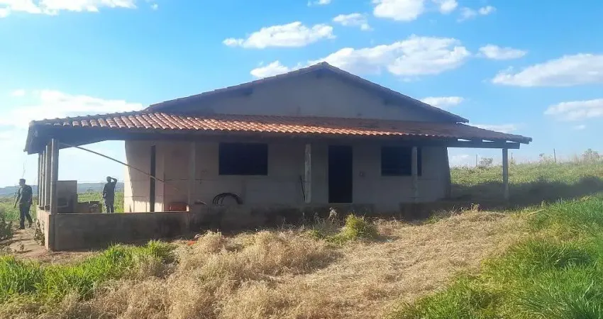 Fazenda com 15 alqueires de dupla aptidão em campina verde-mg