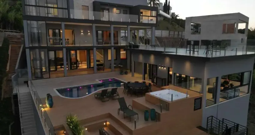 Casa luxuosa com 1.200 m² no condomínio escarpas do lago em capitólio-mg