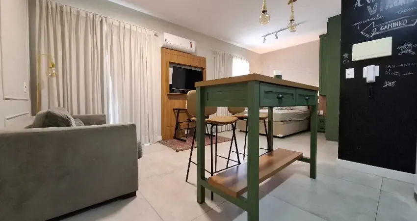 Este incrível Studio, tem tudo o que você precisa para viver com conforto!