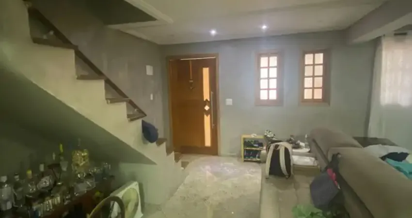 Sobrado espetacular com 3 dormitórios, 2 vagas na garagemagemagem e varanda