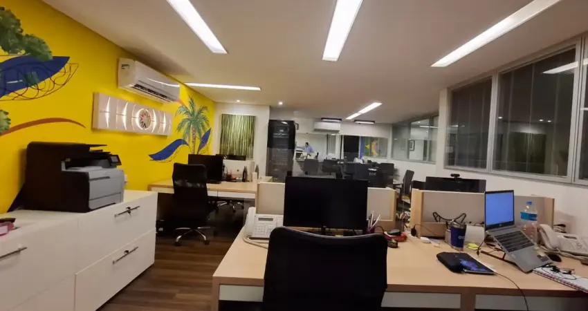 Conjunto comercial para locação – 104m² | 3 salas conjugadas | 3 vagas!