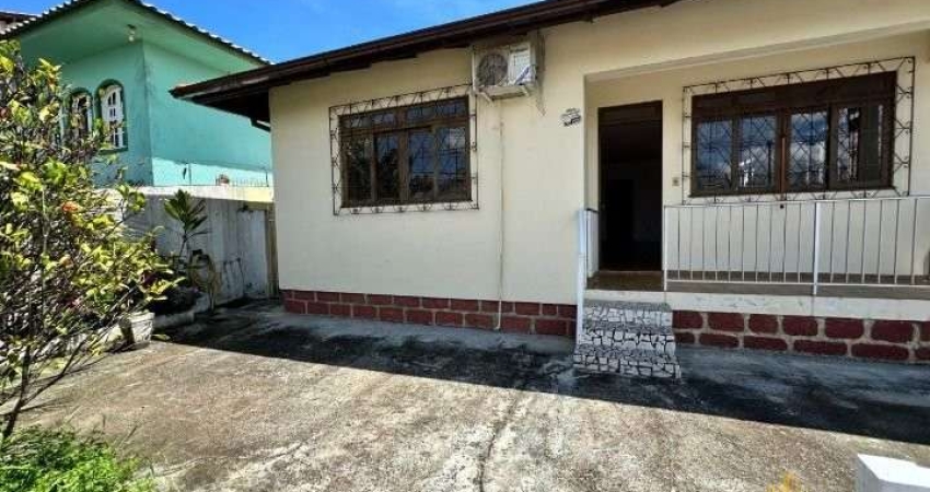 Casa com pátio no Bairro Abraão em Florianópolis/SC