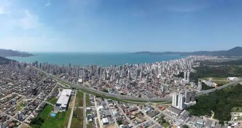 Apartamento com 3 quartos à venda em Meia Praia, Itapema