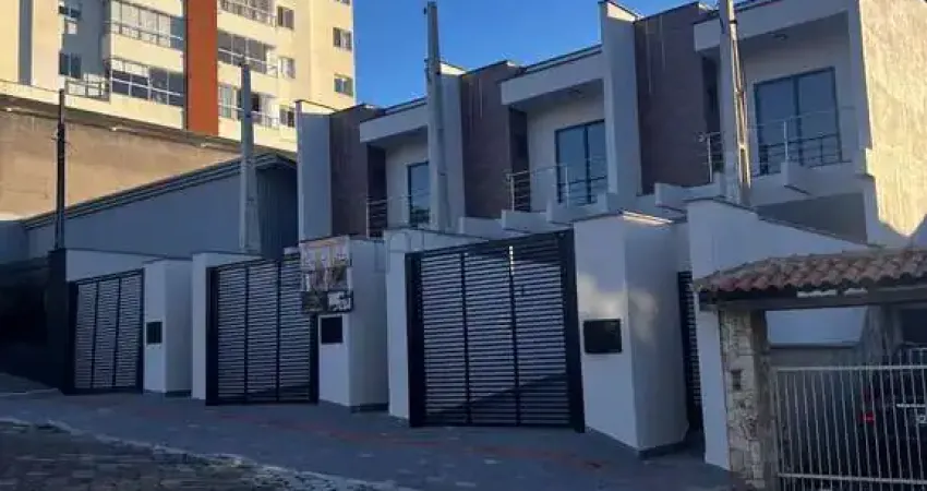 Geminado à venda em Joinville, Costa e Silva, com 3 quartos, com 140 m²