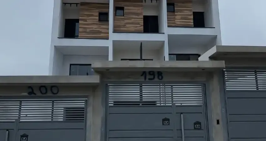 Sobrado com 3 vagas e 3 dormitórios próximo ao metrô. pronto para morar