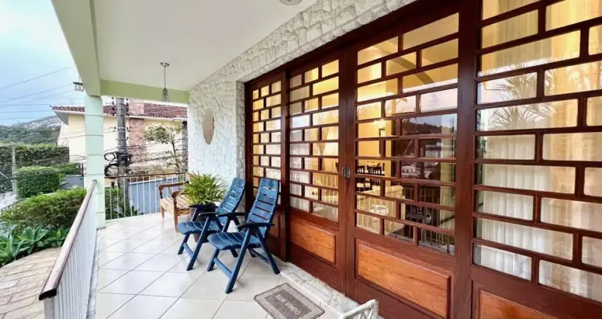 Casa para Venda em Teresópolis, VÁRZEA, 6 dormitórios, 2 suítes, 5 banheiros, 2 vagas