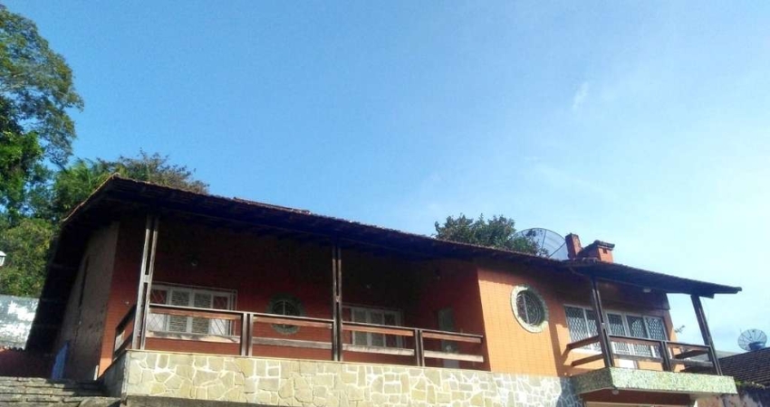Casa para Venda em Teresópolis, TIJUCA, 4 dormitórios, 2 suítes, 4 banheiros, 2 vagas