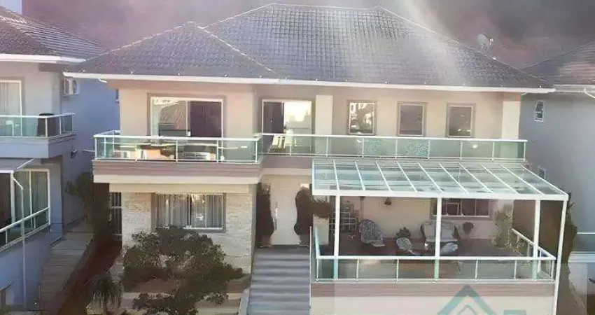 Casa para Venda em Teresópolis, IÚCAS, 4 dormitórios, 4 suítes, 5 banheiros, 2 vagas