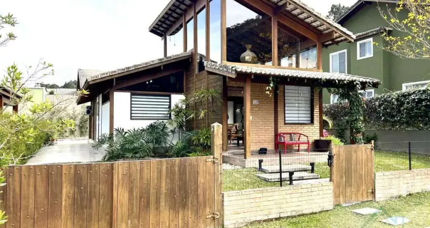 Casa para Venda em Teresópolis, VARGEM GRANDE, 2 dormitórios, 1 suíte, 2 banheiros, 3 vagas