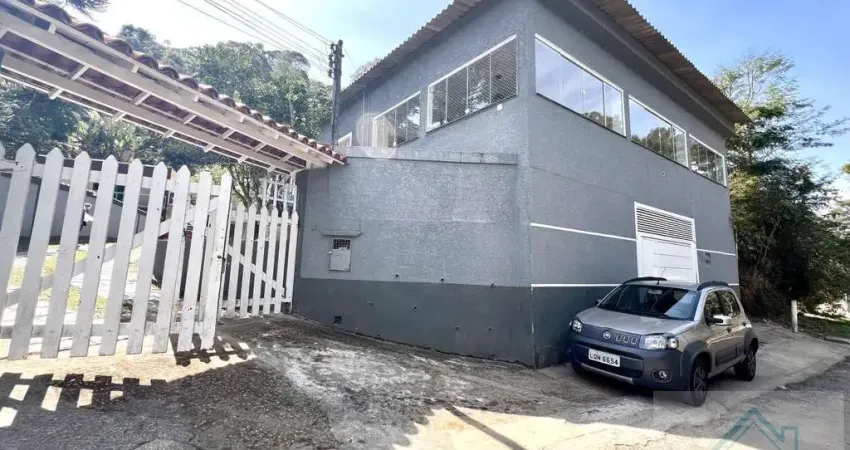Casa para Venda em Teresópolis, Pessegueiros, 3 dormitórios, 2 suítes, 4 banheiros, 4 vagas