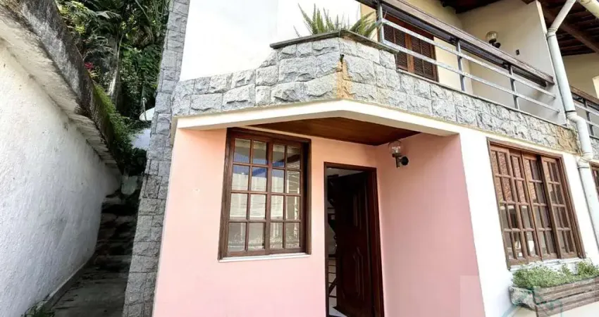 Casa para Venda em Teresópolis, ALTO, 4 dormitórios, 4 suítes, 4 banheiros, 1 vaga