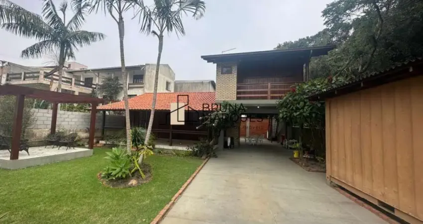 Este encantador imóvel está pronto para receber uma nova família!