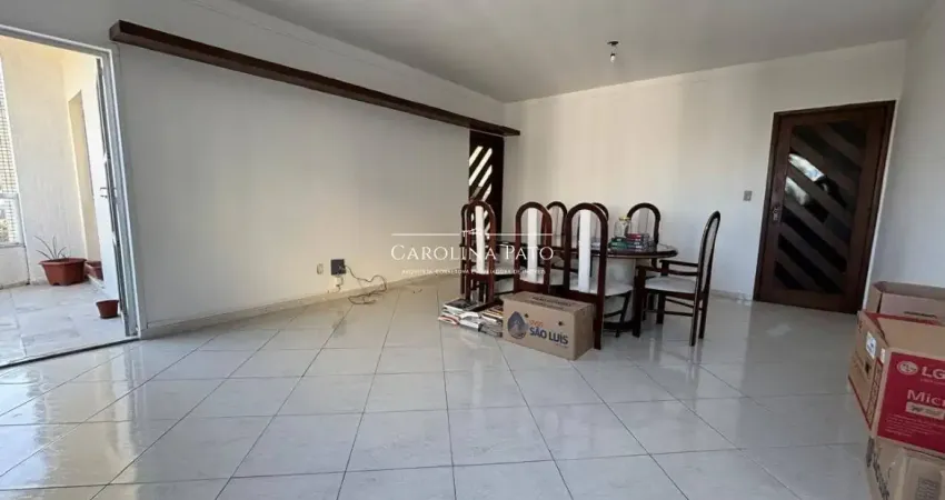 Oportunidade, apartamento espaçoso, ventilado , em excelente localização