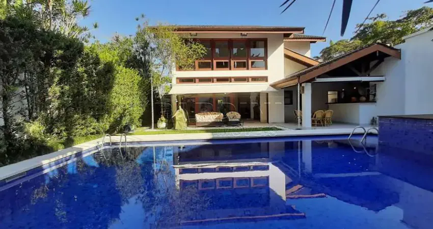 Ótima casa em condomínio com 5 suítes, piscina e espaço gourmet, na praia do lázaro em ubatuba!