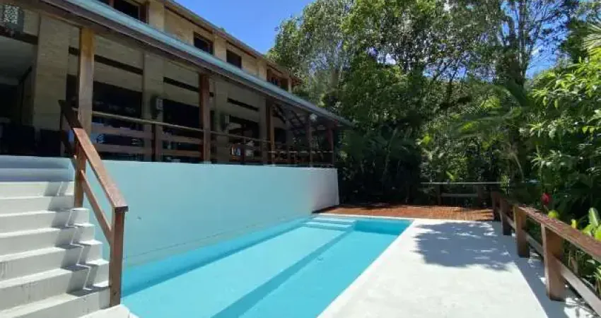 Ótima casa com 5 suítes, churrasqueira e piscina, no condomínio domingas dias em ubatuba!