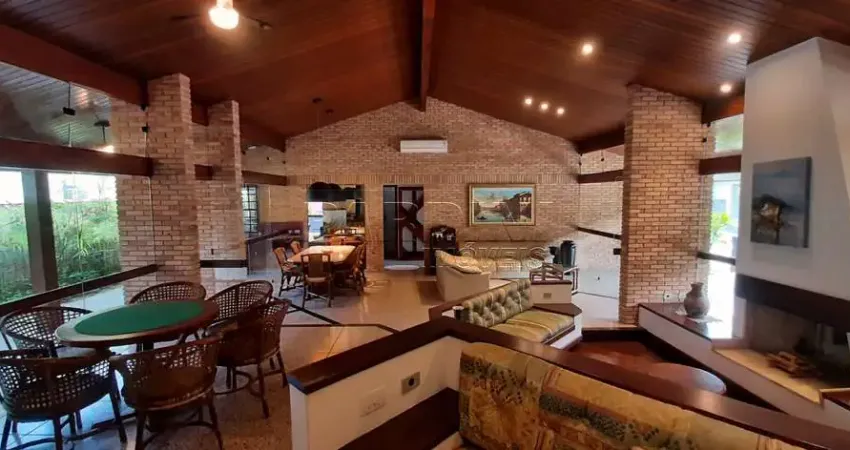 Locação temporada, em condomínio, com splits, à 100 metros da praia do lázaro em ubatuba-sp.