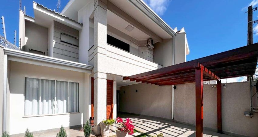 Sobrado com 232.5 m² e 3 Suítes à Venda no Jardim Iguaçu - Maringá