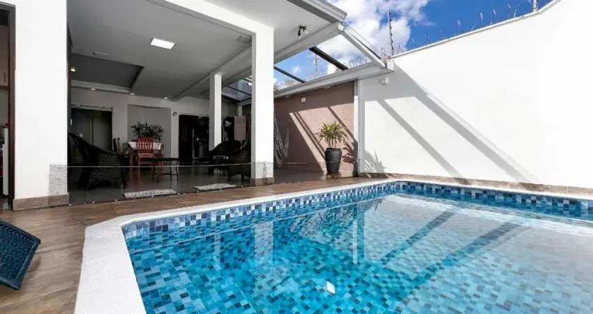 Sobrado com 232.5 m² e 3 Suítes à Venda no Jardim Iguaçu - Maringá