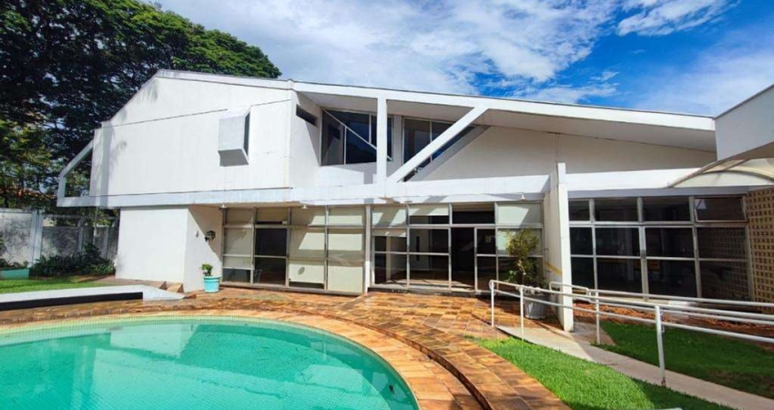 Sobrado à venda em Maringá, Zona 05, com 4 suítes, com 753.62 m²