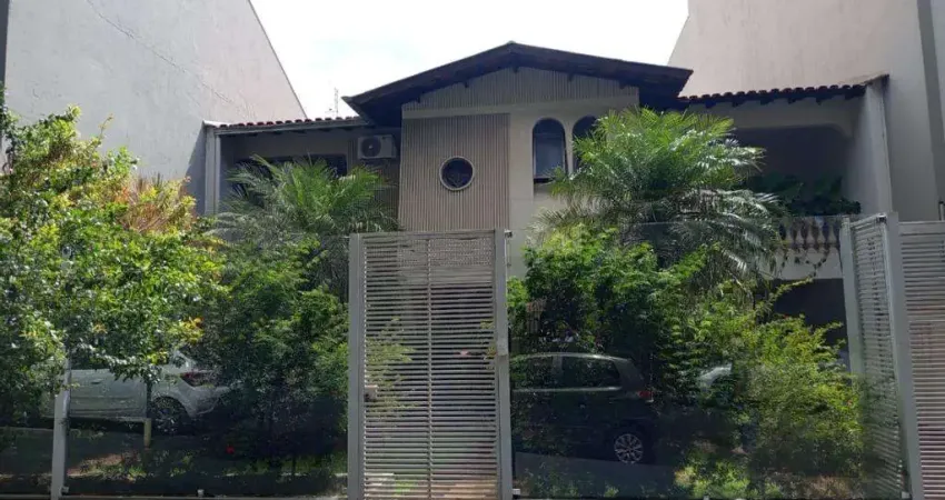 Sobrado à venda em Maringá, Zona 07, com 3 quartos, com 292.49 m²
