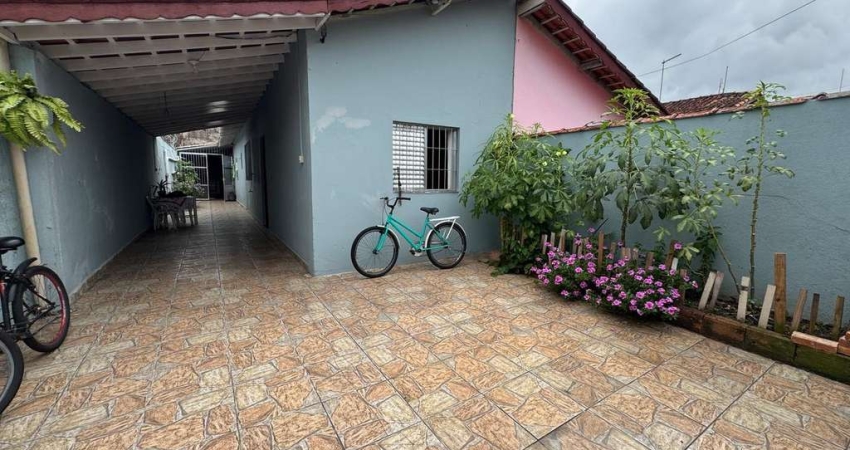 Casa para Venda em Mongaguá, Itaguaí, 3 dormitórios, 1 suíte, 1 banheiro, 3 vagas