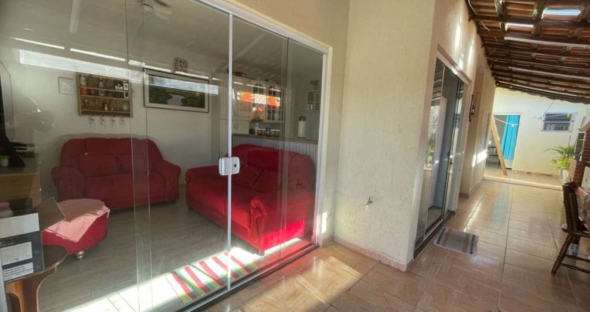 Casa para Venda em Peruíbe, Jardim das Flores, 3 dormitórios, 1 suíte, 1 banheiro, 2 vagas