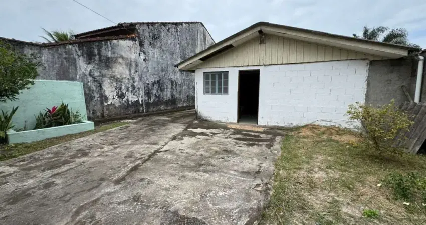 Casa para Venda em Itanhaém, Guacyra, 3 dormitórios, 2 banheiros, 4 vagas