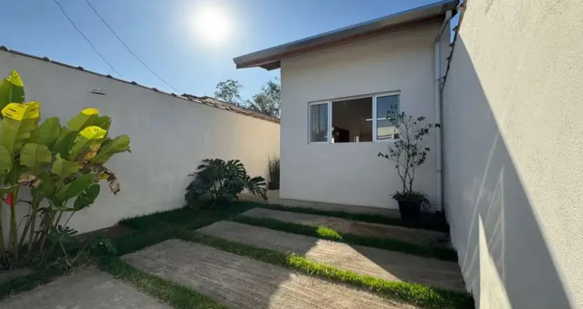 Casa para Venda em Itanhaém, Jardim Corumbá, 2 dormitórios, 1 suíte, 1 banheiro, 1 vaga