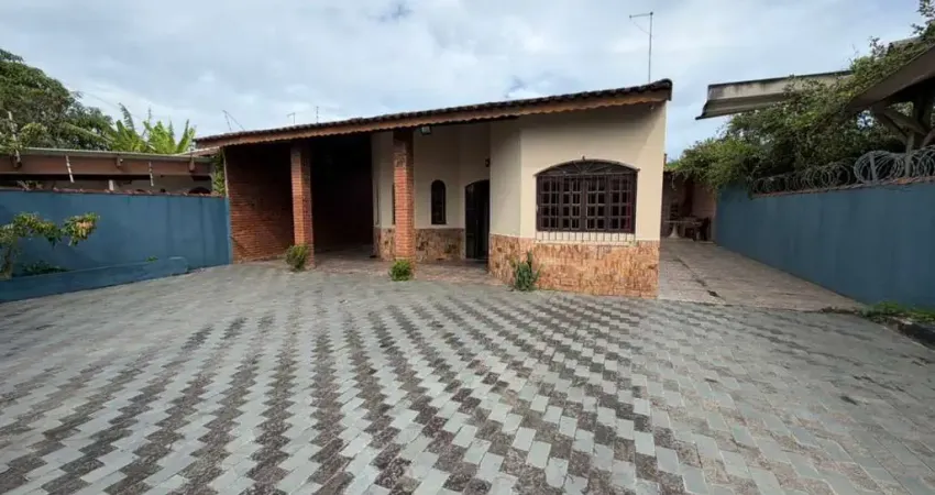 Casa para Venda em Itanhaém, Bopiranga, 2 dormitórios, 1 suíte, 2 banheiros, 3 vagas