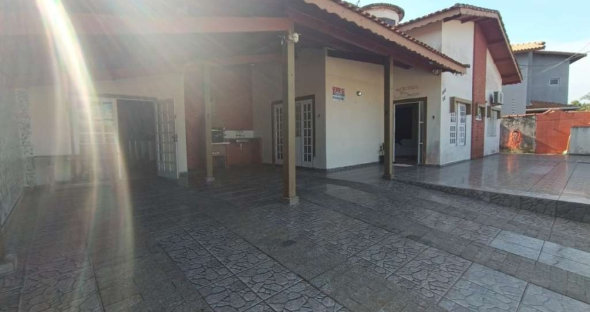 Casa para Venda em Itanhaém, Jardim Regina, 4 dormitórios, 2 suítes, 1 banheiro, 3 vagas