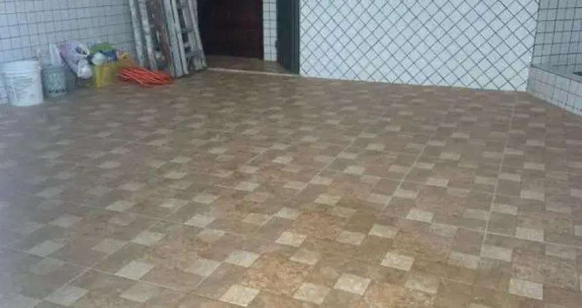 Casa para Venda em Praia Grande, Maracanã, 2 dormitórios, 1 suíte, 1 banheiro, 2 vagas