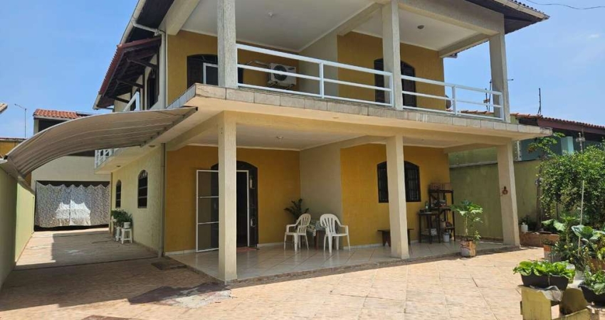 Sobrado para Venda em Itanhaém, Jardim Comendador, 4 dormitórios, 1 suíte, 3 banheiros, 1 vaga