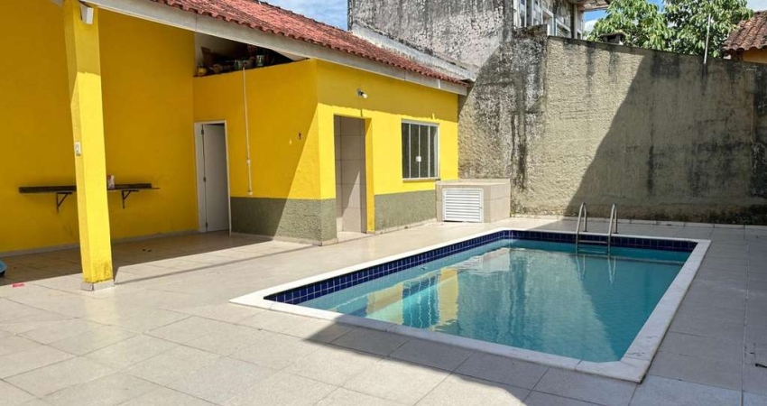 Sobrado para Venda em Itanhaém, Jardim Grandesp, 4 dormitórios, 2 suítes, 2 banheiros, 4 vagas