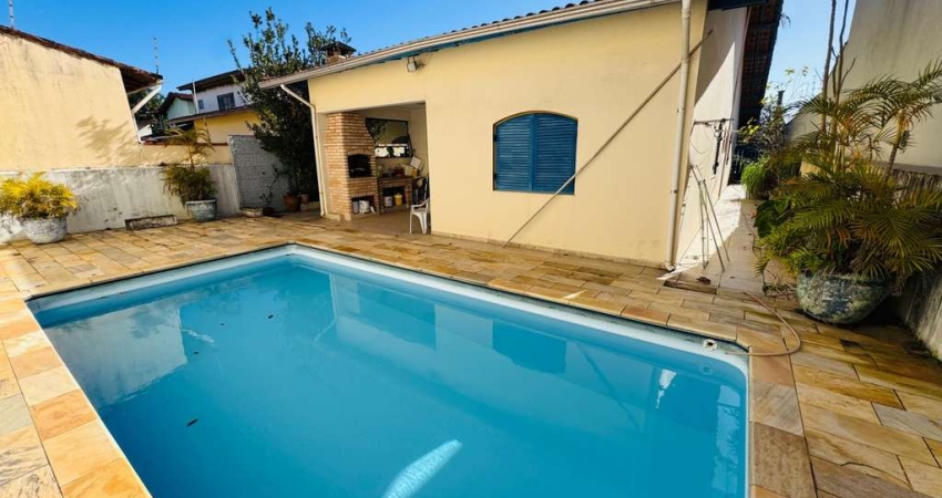 Casa para Venda em Itanhaém, Jardim Grandesp, 3 dormitórios, 1 suíte, 2 banheiros, 4 vagas