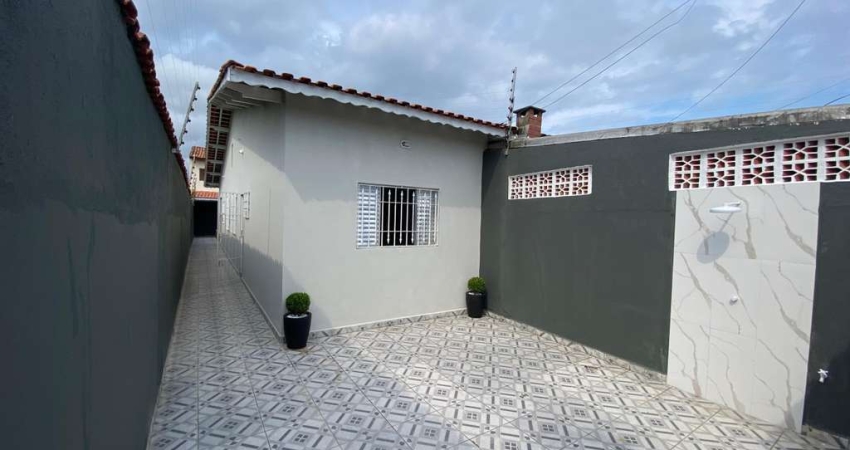 Casa para Venda em Mongaguá, Jussara, 2 dormitórios, 1 suíte, 1 banheiro, 2 vagas