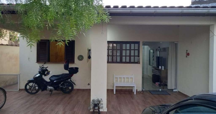 Casa para Venda em Itanhaém, Jardim Oásis, 2 dormitórios, 1 banheiro, 2 vagas