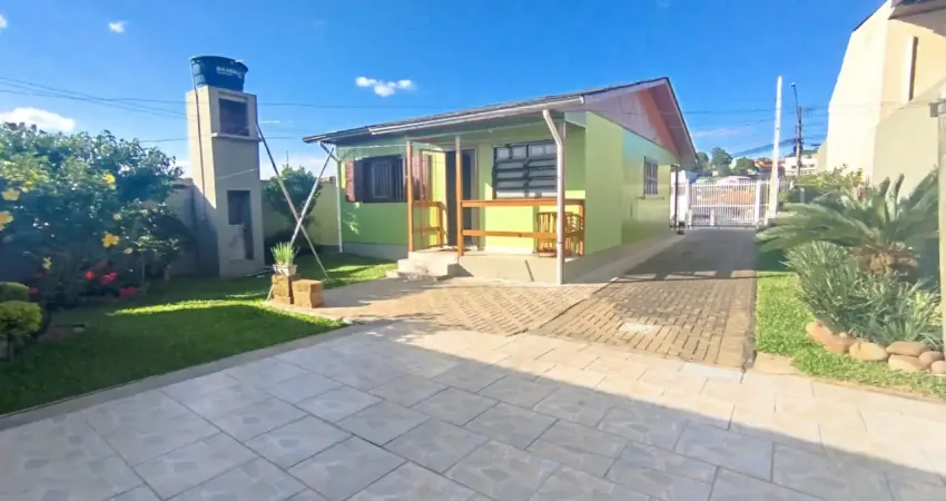 Casa com dois imóveis no mesmo terreno, espaço de sobra e excelente localização!
