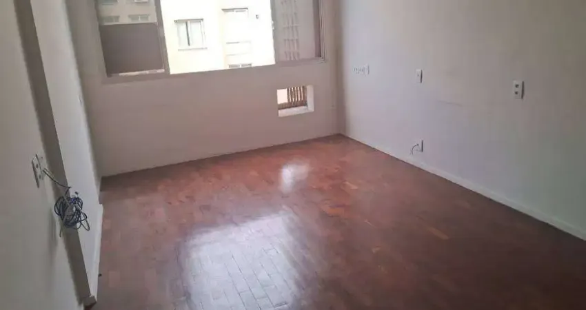 Apartamento para venda tem 60 metros quadrados com 2 quartos em Copacabana - Rio de Janeiro - RJ
