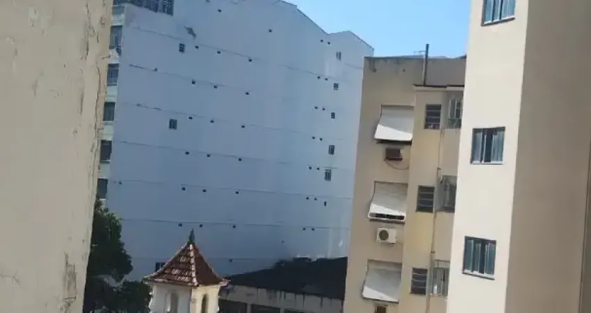 Apatamento saala qto separa no 4 andar mais 3 qtos nacobertura